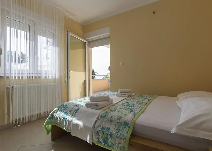 Damjanovic Apartment Makarska