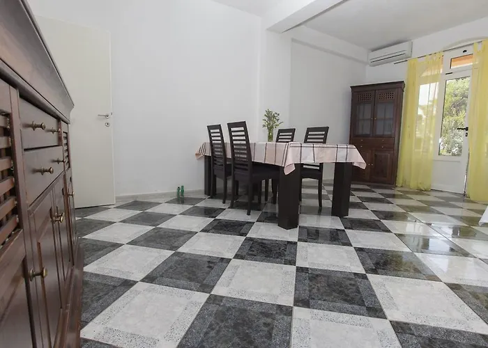 Apartment Damjanovic *