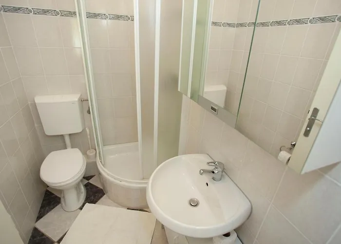 Damjanovic Apartment Makarska