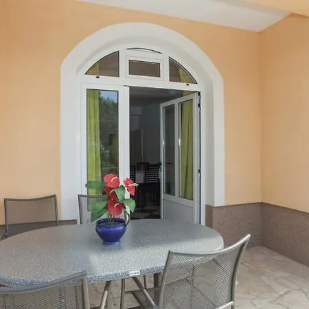 Damjanovic Apartment Makarska