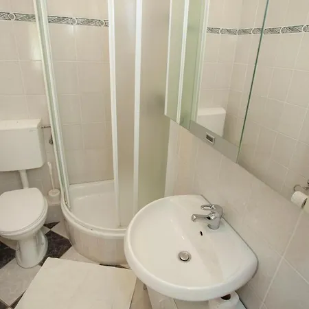 Damjanovic Apartment Makarska